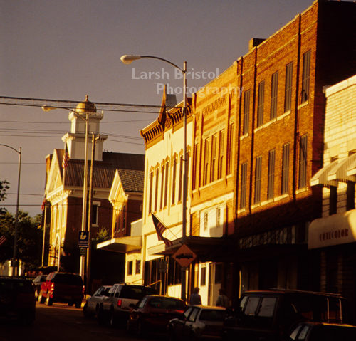 Comfortable Downtown Waukon